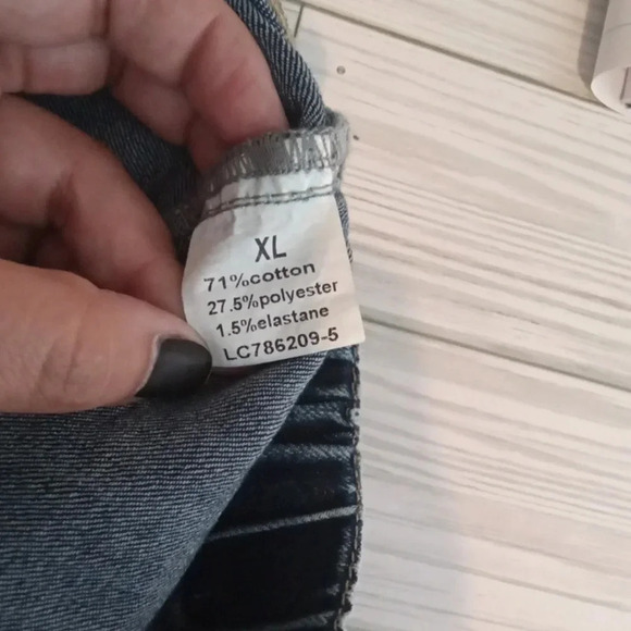 Pull on women's denium distressed pants size extra large - Picture 4 of 5